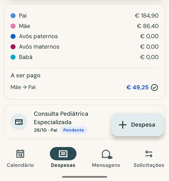 As despesas dos filhos, divididas — Tire uma foto do recibo e o valor e a data são preenchidos sozinhos. Divida meio a meio ou na proporção combinada: o saldo está sempre atualizado.